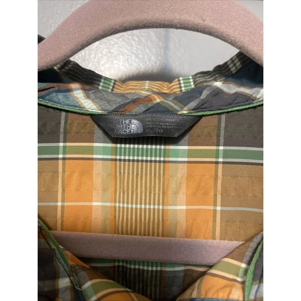 The North Face Men's Short Sleeved Plaid Button Up Shirt With Pocket XL yellow